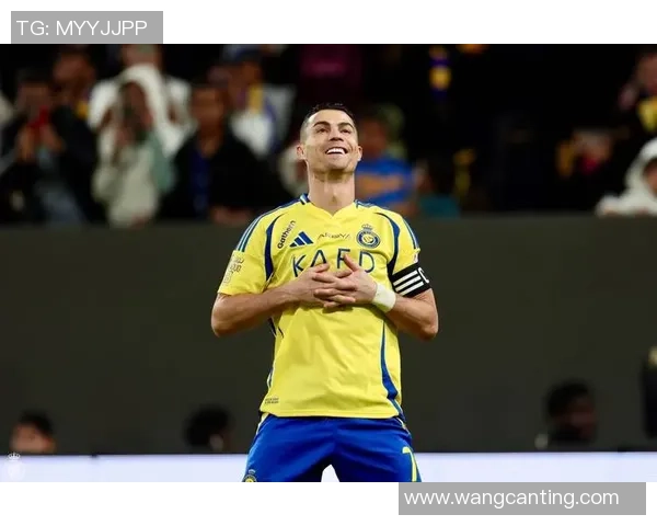 卫衣潮流引领者C罗：足球巨星背后的时尚风采解析