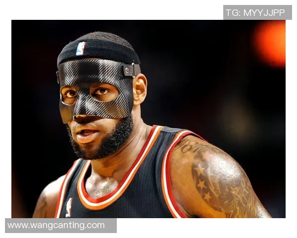 戴头带的足球球星有哪些他们的独特风格和比赛表现分析