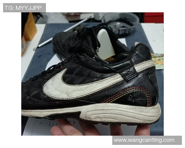 足球明星签名鞋到底值不值得购买价格与性能全面分析 足球明星签名鞋到底值不值得购买价格与性能全面分析