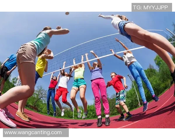 足球球星如何在赛场外实现搬砖增收成为新趋势分析